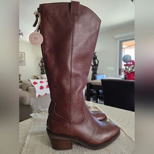 Sofft Shelby Tall Western-Inspired Boots.  Size 7